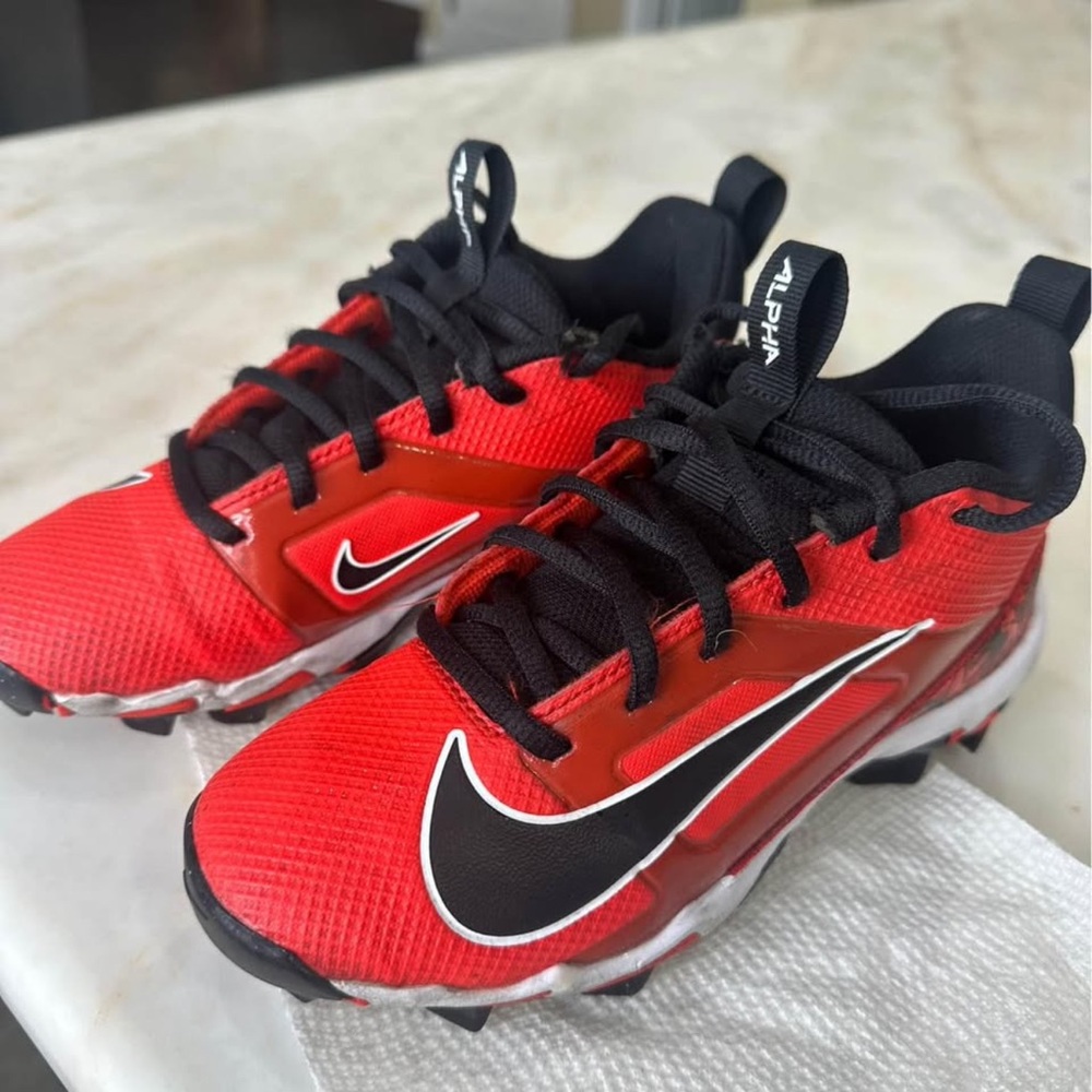 nike kids size 2 football cleats